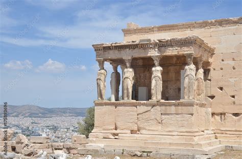 Érechtheion, le temple grec juché sur lacropole et ses cariatides